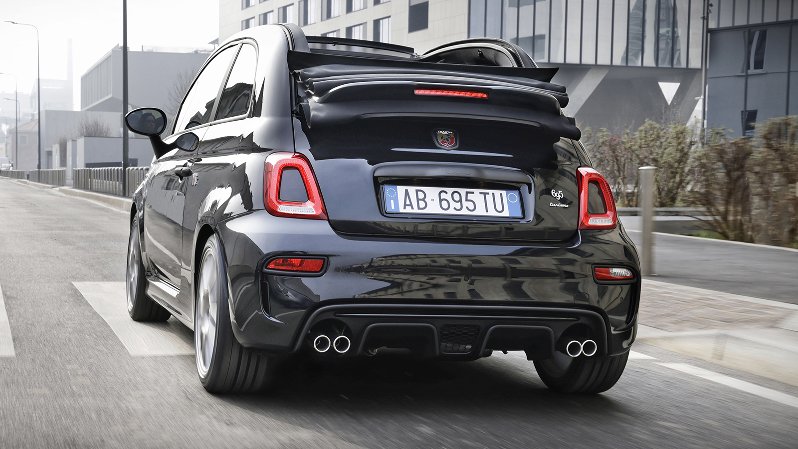 Νέα σειρά Abarth 595/695: Από 22.500 ευρώ στην Ελλάδα